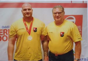 V. Brousek spolu s J. Šrámkem, rozhodčím I. třídy a spoluzakladatelem oddílu TJ Sokol Vejprnice